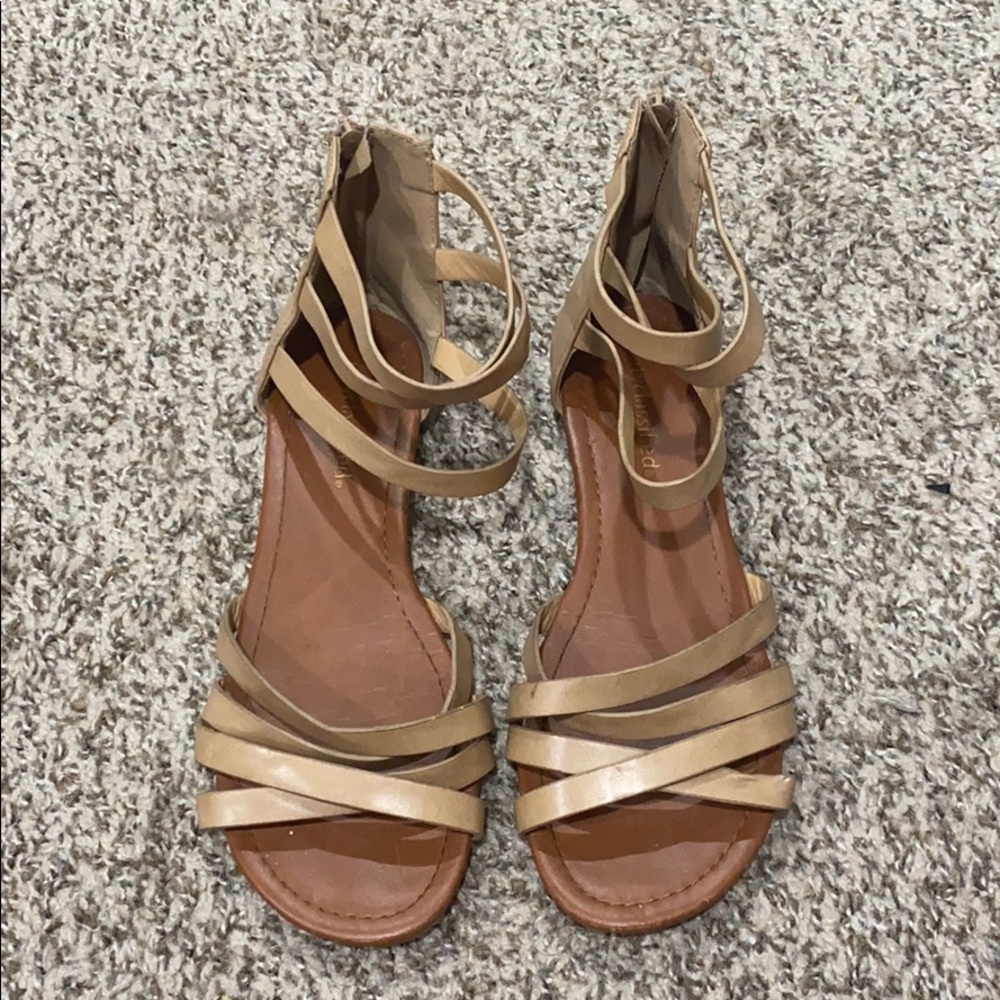 Women’s tan sandals size 8